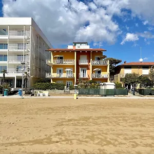 Fronte Mare-carraro Immobiliare Appartamento